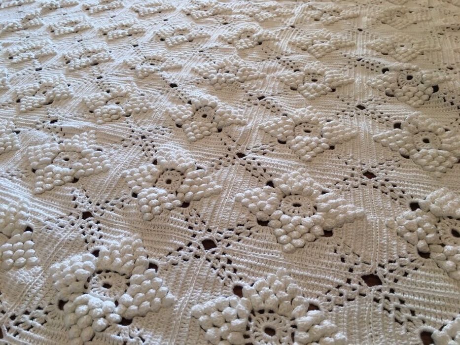 Bordados mão / crochê / renda (colcha cama) - coleccao de família