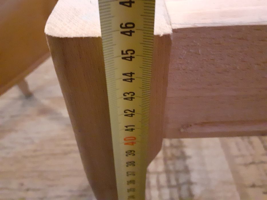 Столик з пуфіками