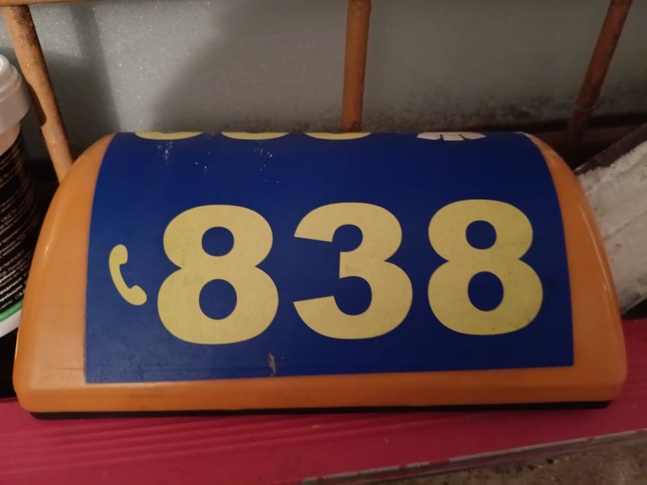 Шашка таксі  з магнітами в ідеальному стані