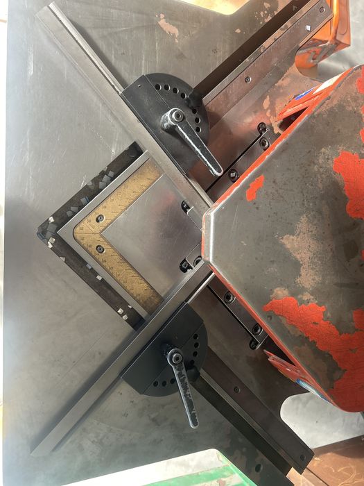 Maquina de cortar cantos Fim