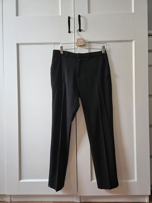 Czarne spodnie cygaretki Stradivarius