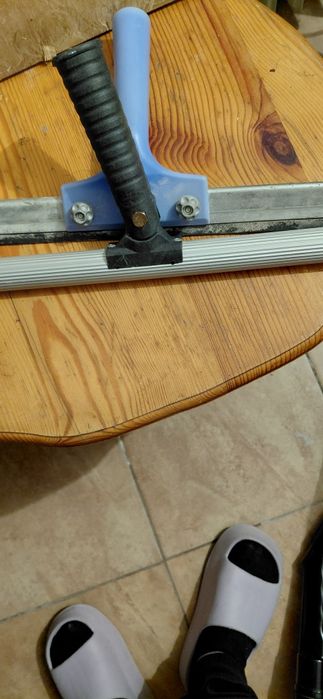 Sprzedam  sprzęt  ręczny do mycia okien  I  sprzątania.