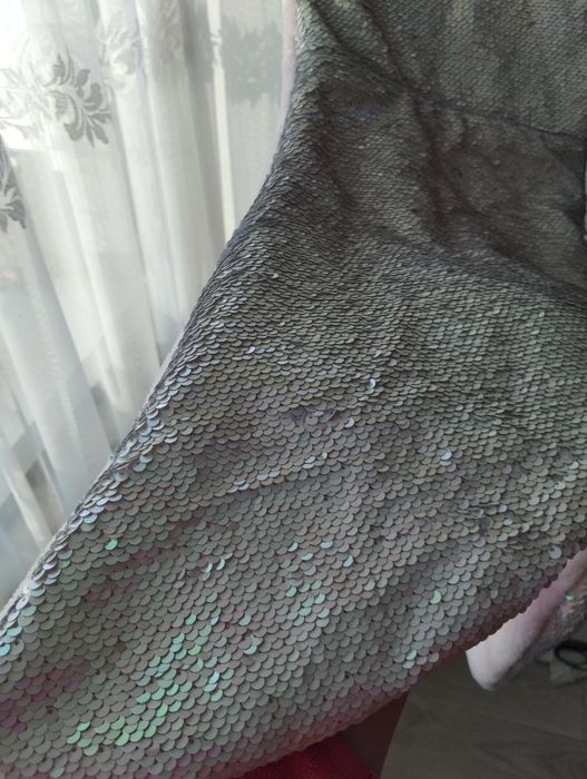 Рожевий плюшевий плед у формі хвоста