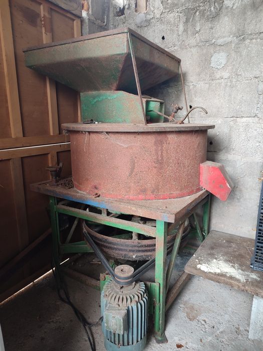 Moinho para moer milho64186936407683122