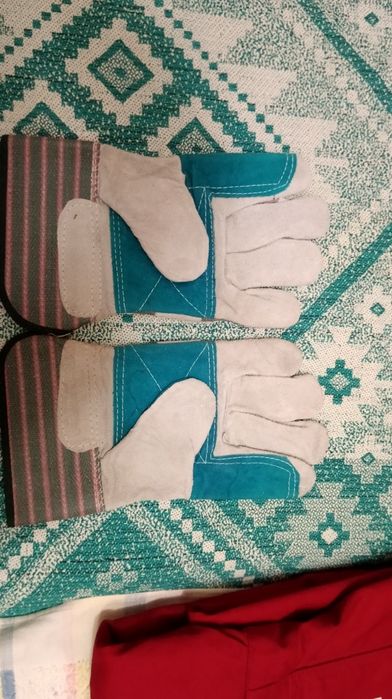 Комбінезони,перчатки,все разом (2000грн)