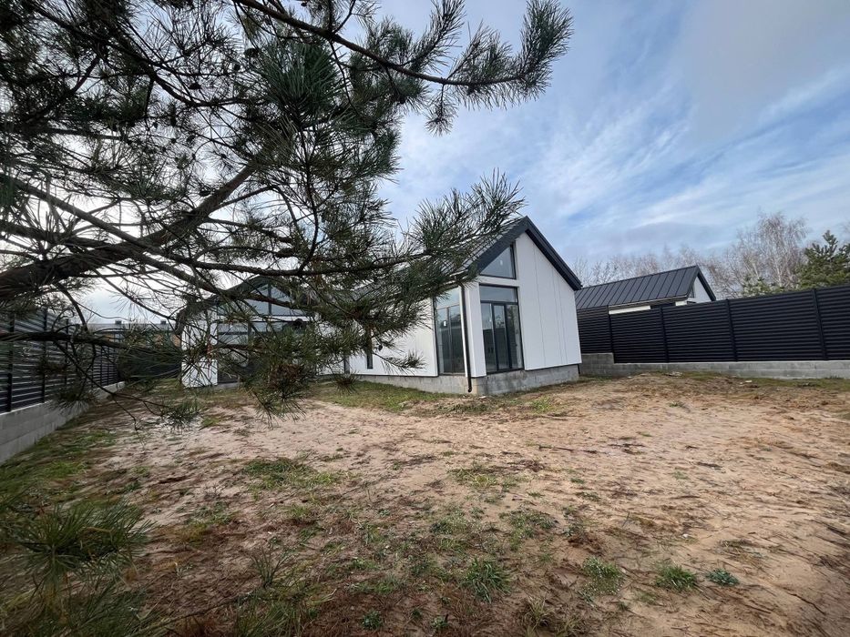 Приватний будинок в Іванковичах. Тиха локація поруч з лісом.