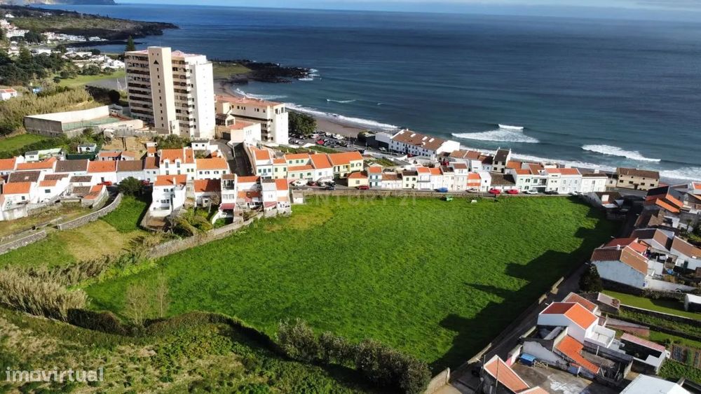 Último Terreno Amplo para Investimento junto à Praia