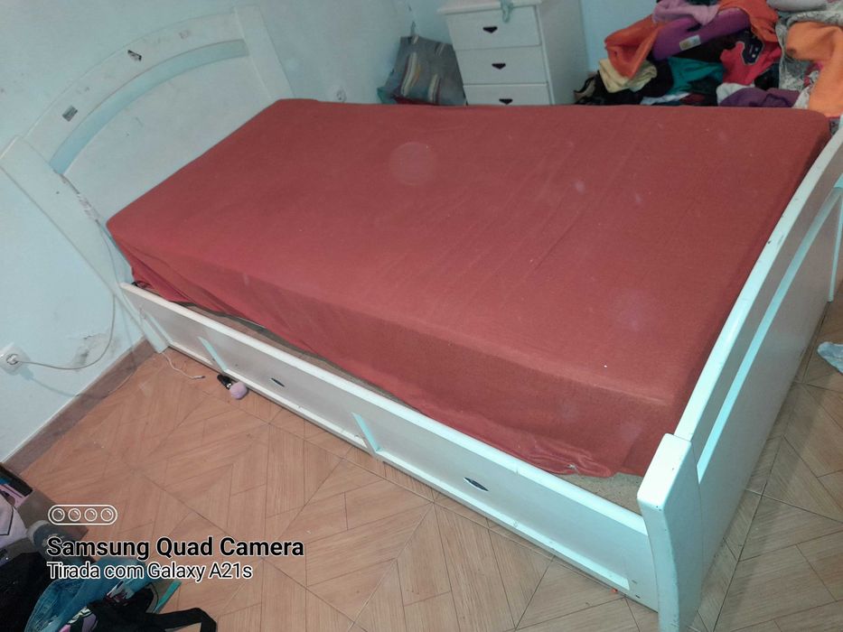 Cama de solteiro completa com gavetas
