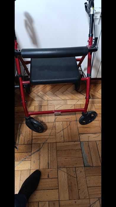 Andarilho com travões e com rodas  e dá para recolher e por carro