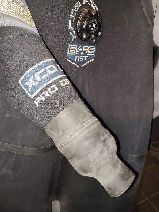 Suchy skafander Bare XCD2 Pro