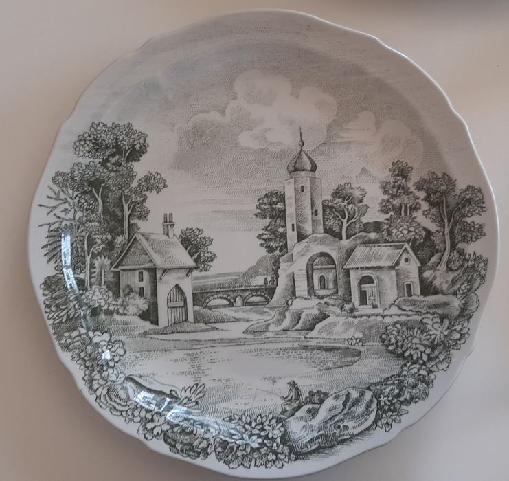 2 pratos grandes e 1 travessa