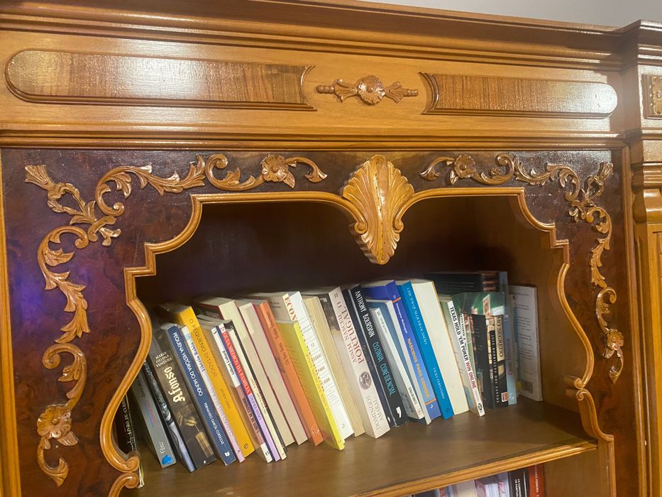 Louceiro clássico em raiz de Nogueira.