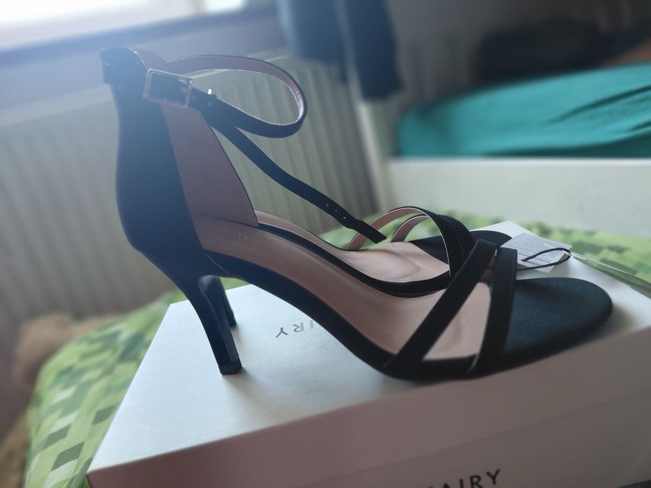 Nowe Buty na obcasie