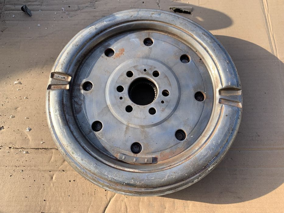 Демпфер Маховик на Passat B6 B7 415074409