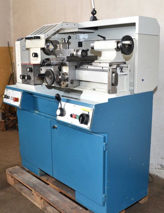 Tokarka uniwersalna LZ-250 TARNÓW 2000 r.
