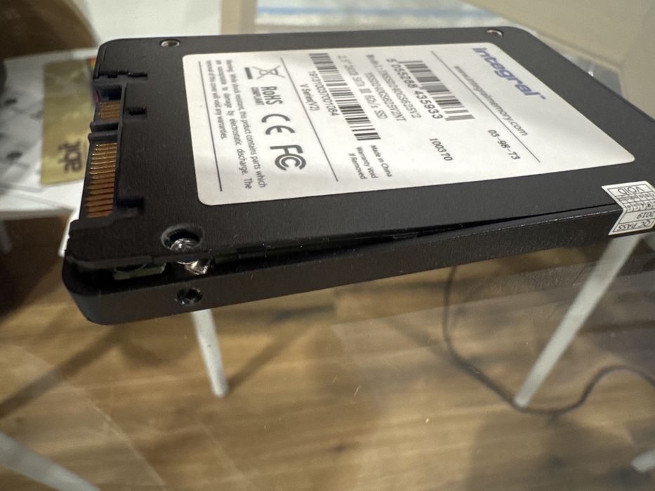 Disco SSD 240GB com caixa danificada470451209623971841