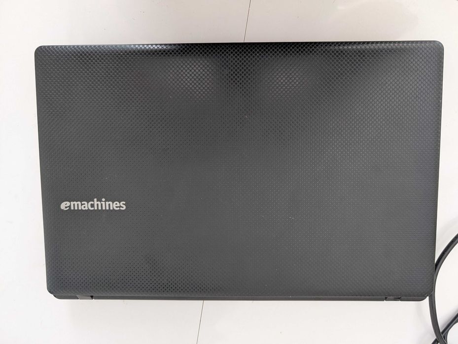 Acer eMachines E732G (i3 2,53 ГГц, 8 RAM, 60 SSD + 500 HDD)