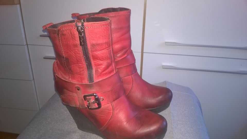 botki skórzane czerwone wysokie koturn