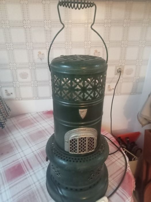 Salamandra electrificada antiga em latão