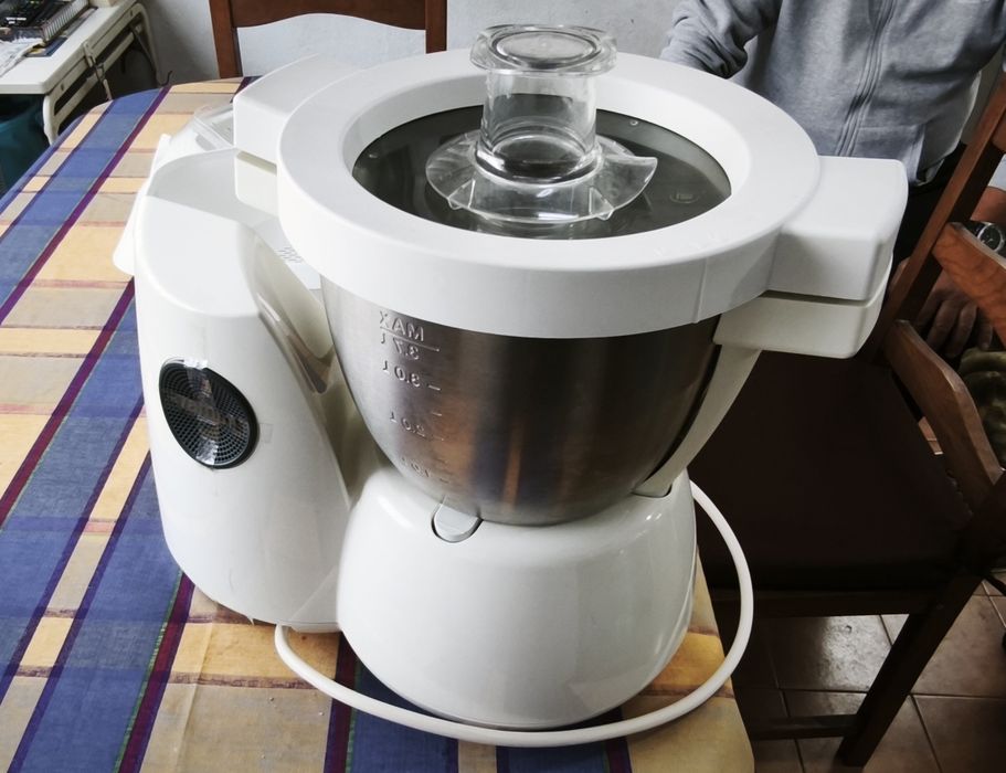 Robot de cozinha Yämmi 2XL com alguns acessórios
