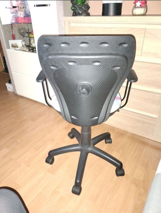 Obrotowy fotel w ksiezniczki