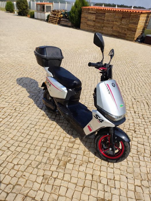 Scooter elétrica