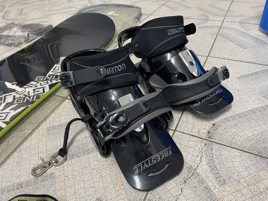 Conjunto completo de snowboard – usado apenas uma vez