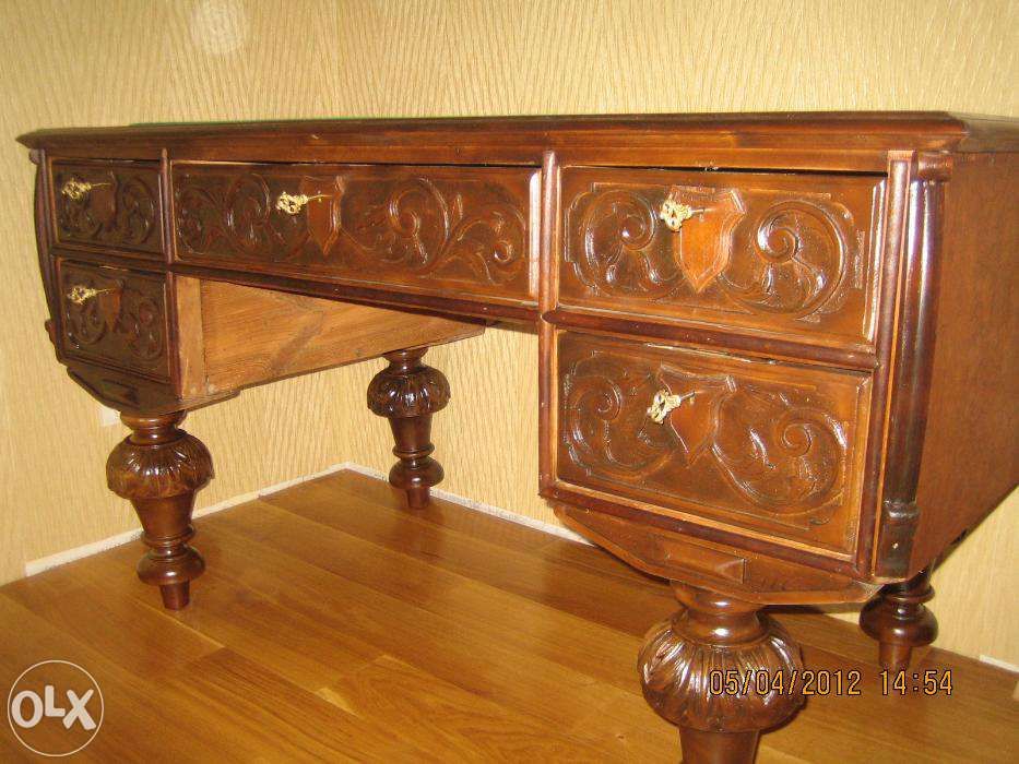 старинный письменный стол из гостиницы Англитер