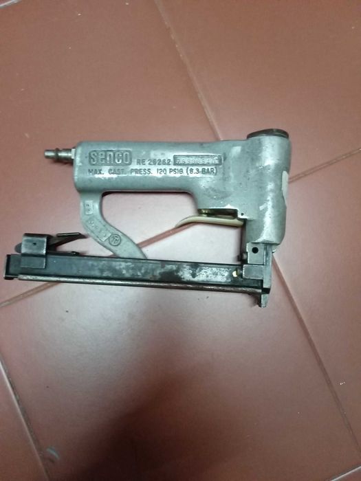Agrafador pneumático Senco, model J, 8,3 bar, americano, agrafes de mm