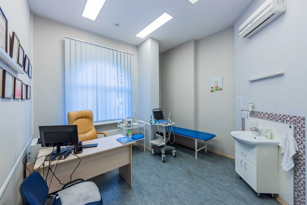 Приміщення під медичну клініку 358 м² — оренда з правом викупу | Поділ