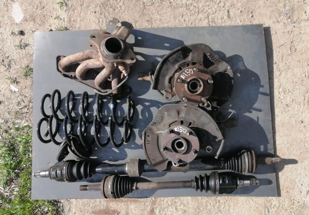 Полуоси, задние амортизаторы Toyota Corolla e150