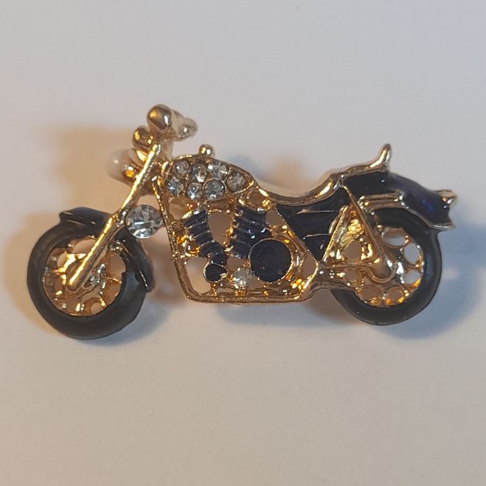 Pin com design de mota .