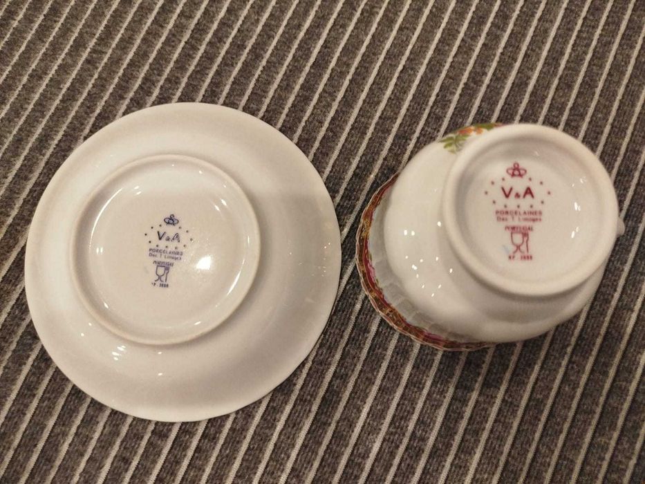 Conjunto de 2 chávenas de chá com pires em porcelana Limoges NP 2088 (e colher)