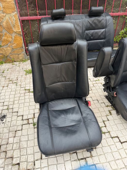 Estofos Mercedes 190 pele