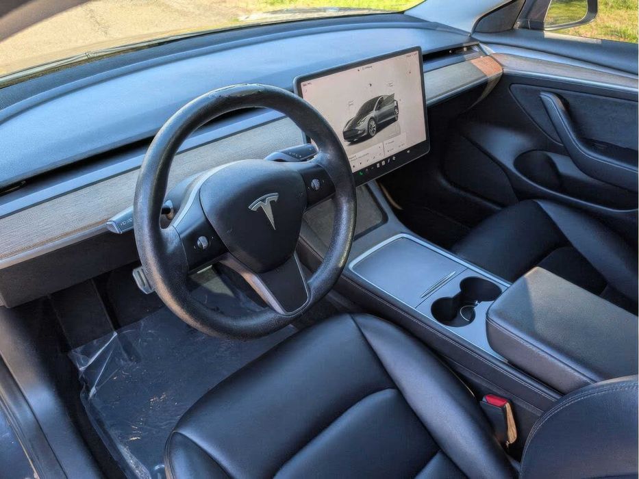Tesla Model 3      2022
