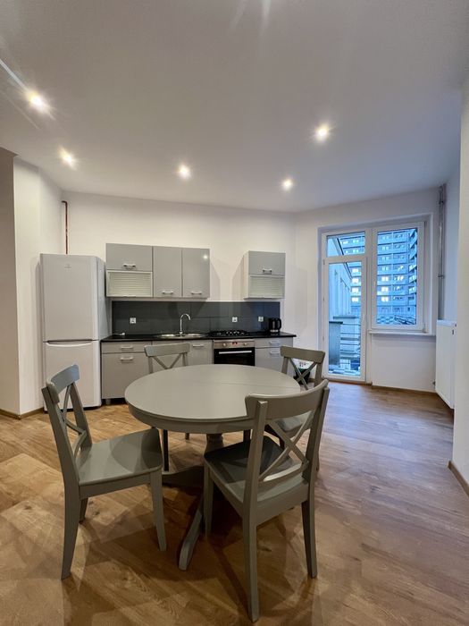 Duży pokój przy ul.Zabrskiej 18 | 400m od rynku | WI-FI | parking