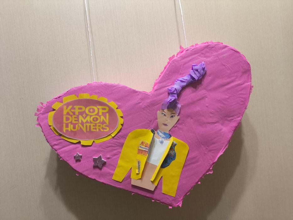 Piniata urodziny k-pop demon Hunters Rumi łowczyni demonów serce