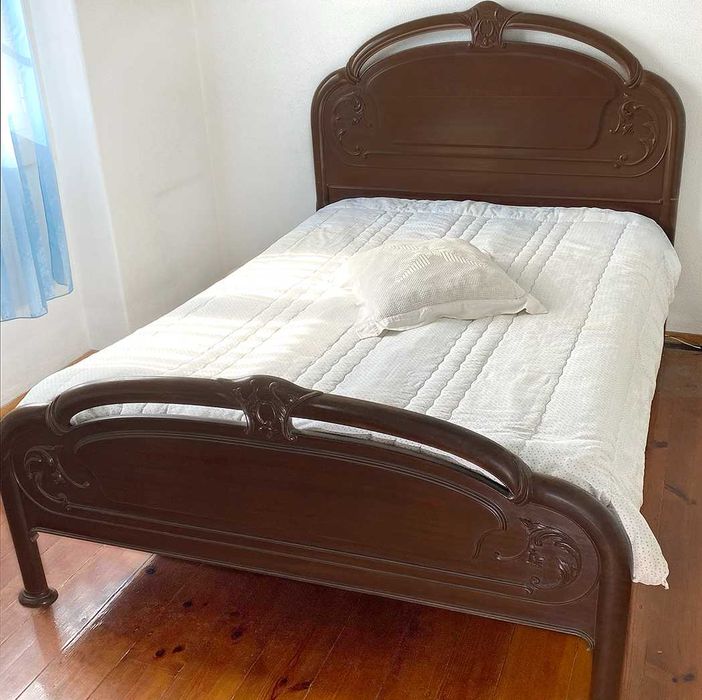 Cama Casal em Mogno