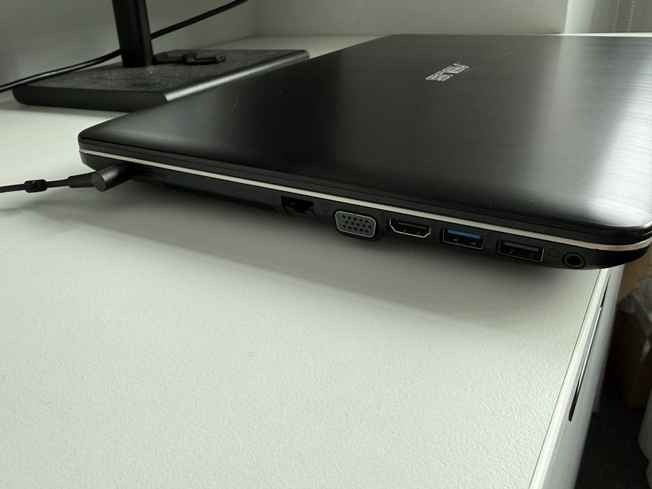 Продам ноутбук Asus X541U (i3/4gb/ssd128gb)