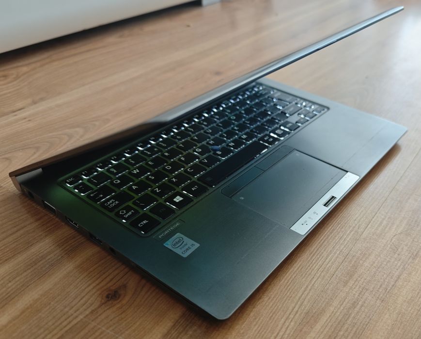 Lekki ultrabook Toshiba 13" z dotykowym ekranem, Intel Core i5, 12 GB RAM DDR4, SSD NVMe PCIe 512GB, Windows11