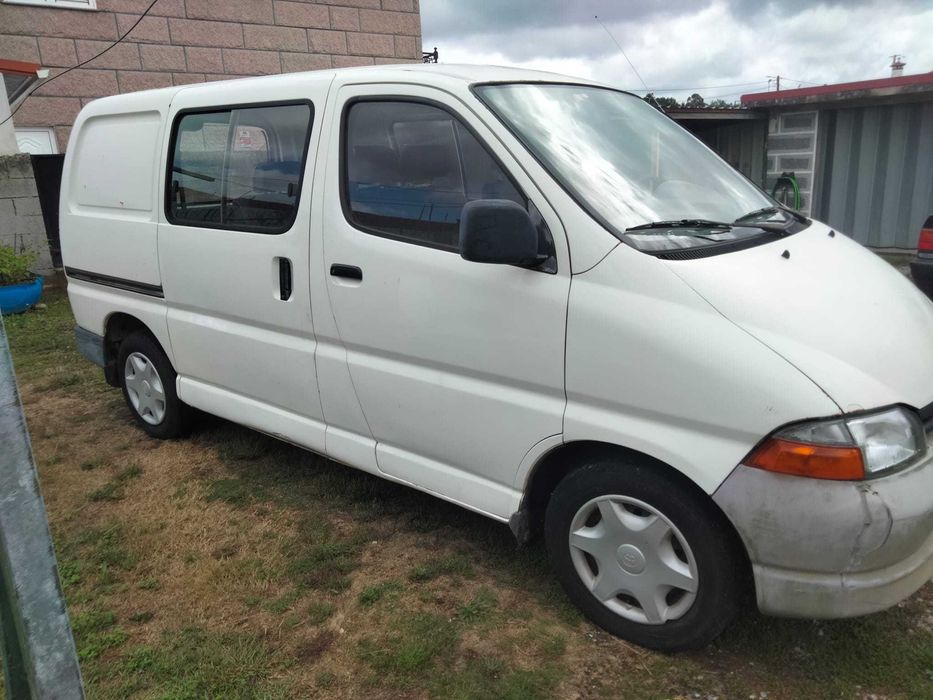 Toyota Hiace 2.5 - 6 lugares