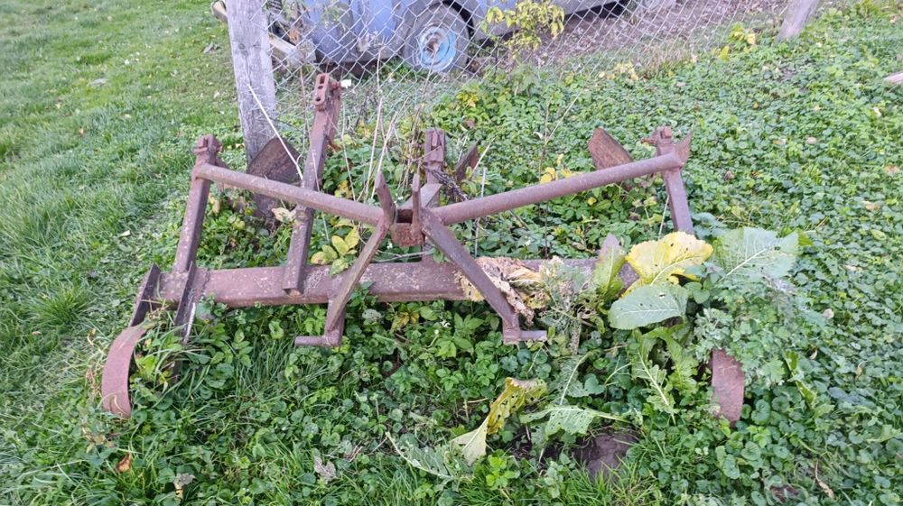Трактор сороківка зі всім 2200 $ є ще додатки окрім тих що на фото