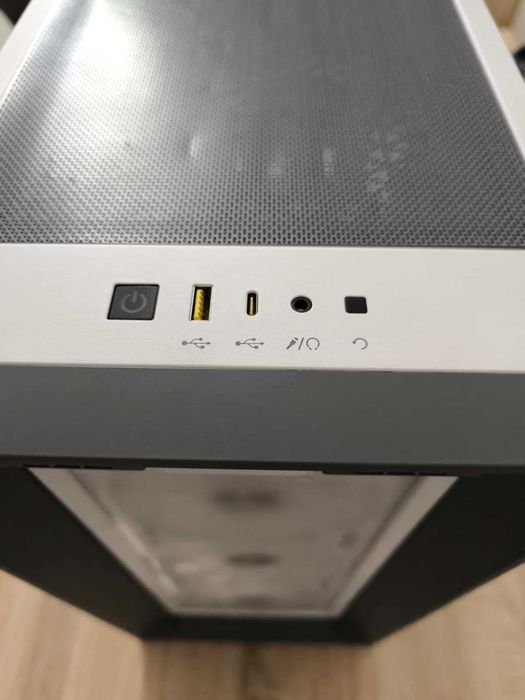 Caixa PC CORSAIR 5000D AIRFLOW com hub corsair e 4 ventoinhas.