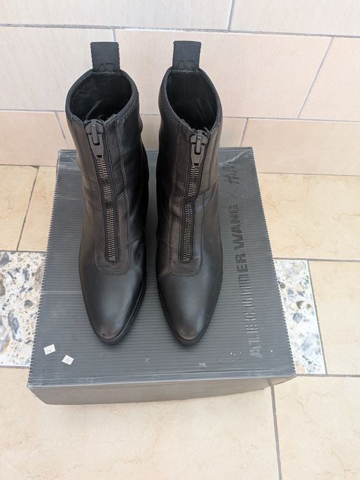 Чорні шкіряні ботильйони Alexander Wang та H&M.