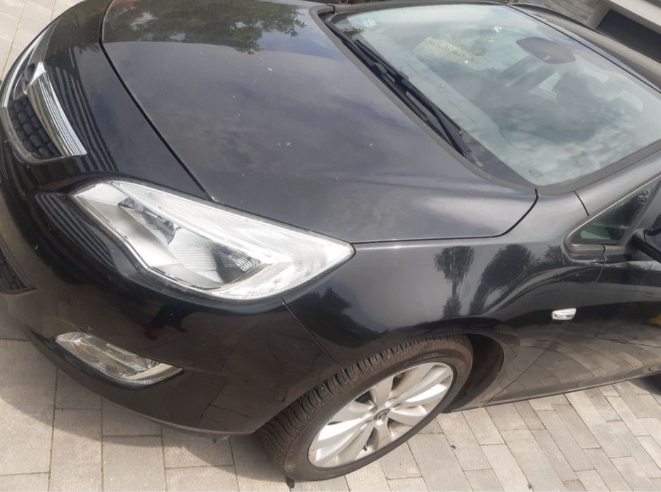 Samochód opel astra j