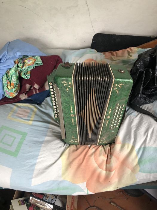 Продам баян Недорого