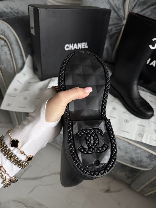 Черные Резиновые сапоги Chanel тренд 2025
