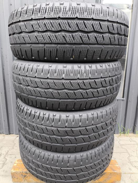 225/55/17C Hankook Winter IceptLV  KOMPLET