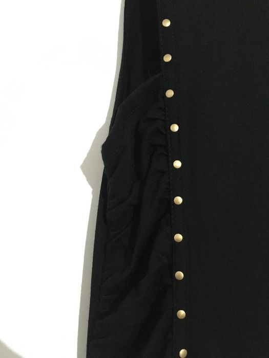 Vestido preto com tachas