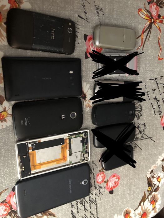 Лот разных телефонов